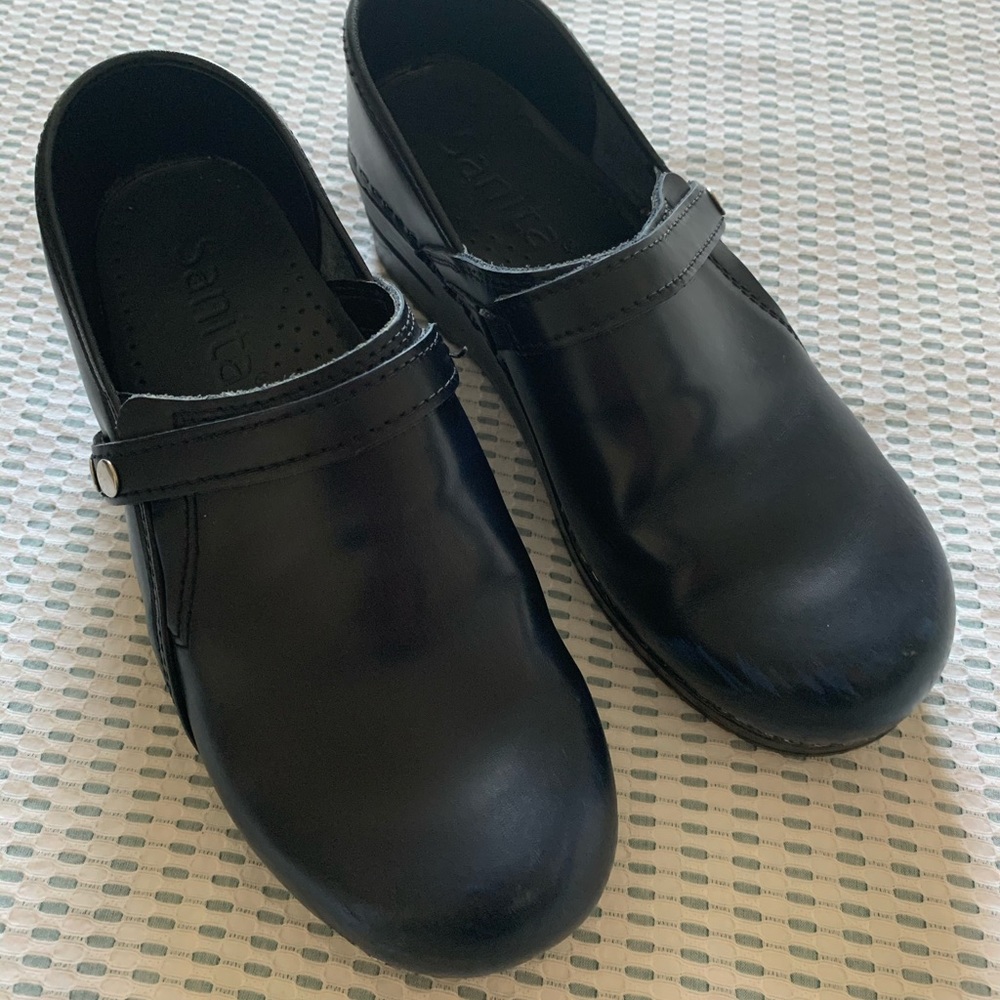 Professional leather clogs